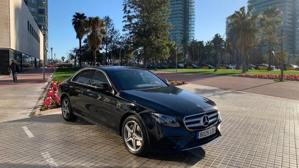 coche Mercedes clase E para 3 pasajeros
