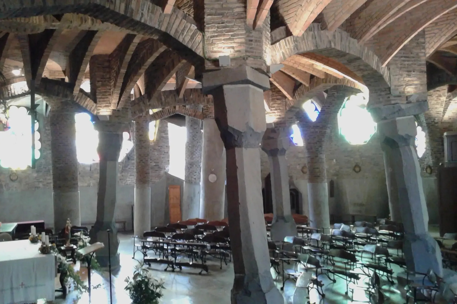 Colonia Güell - la Cripta